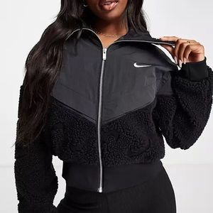Cropped Nike Sherpa icon jacket
